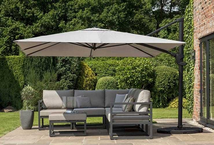 10 Best Overhanging Parasols 2024 Garden Junkie