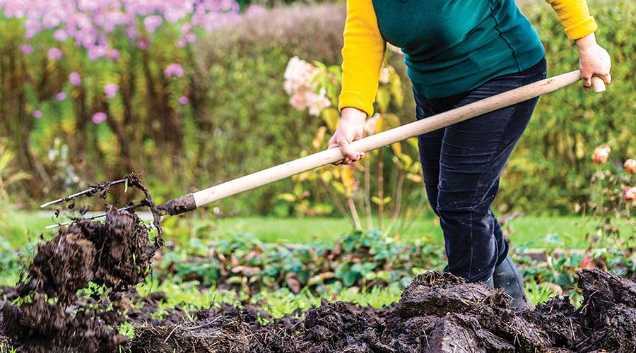How to improve your soil for gardening - Gardner-mulching